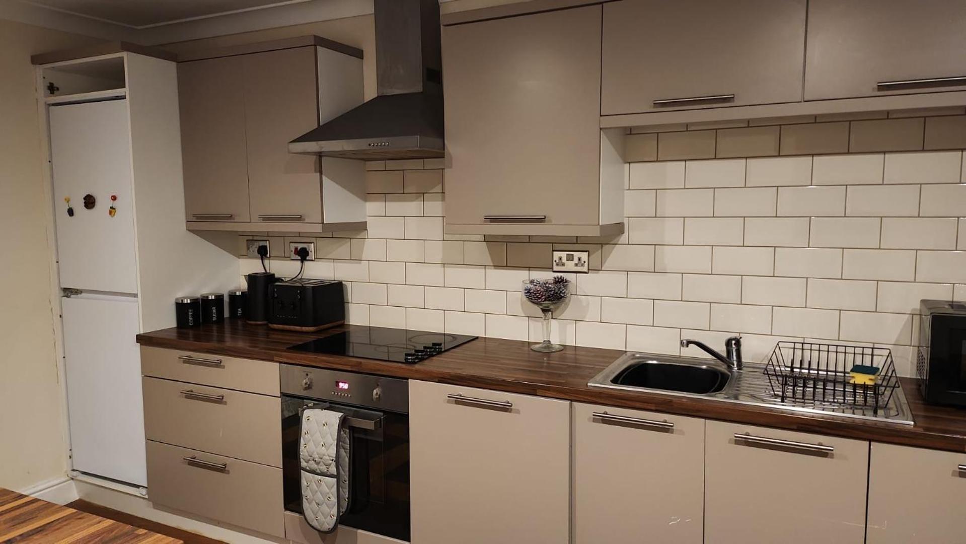 Large 2 Bed Holiday Let In Central Ystradgynlais Bagian luar foto